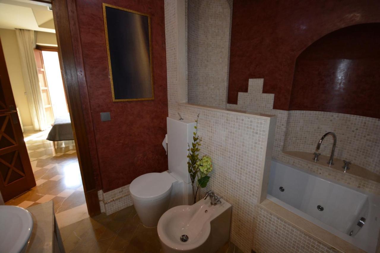 Luxury Apartment With Views To Alcazar, Cathedral And Giralda. Sevilla Exterior foto