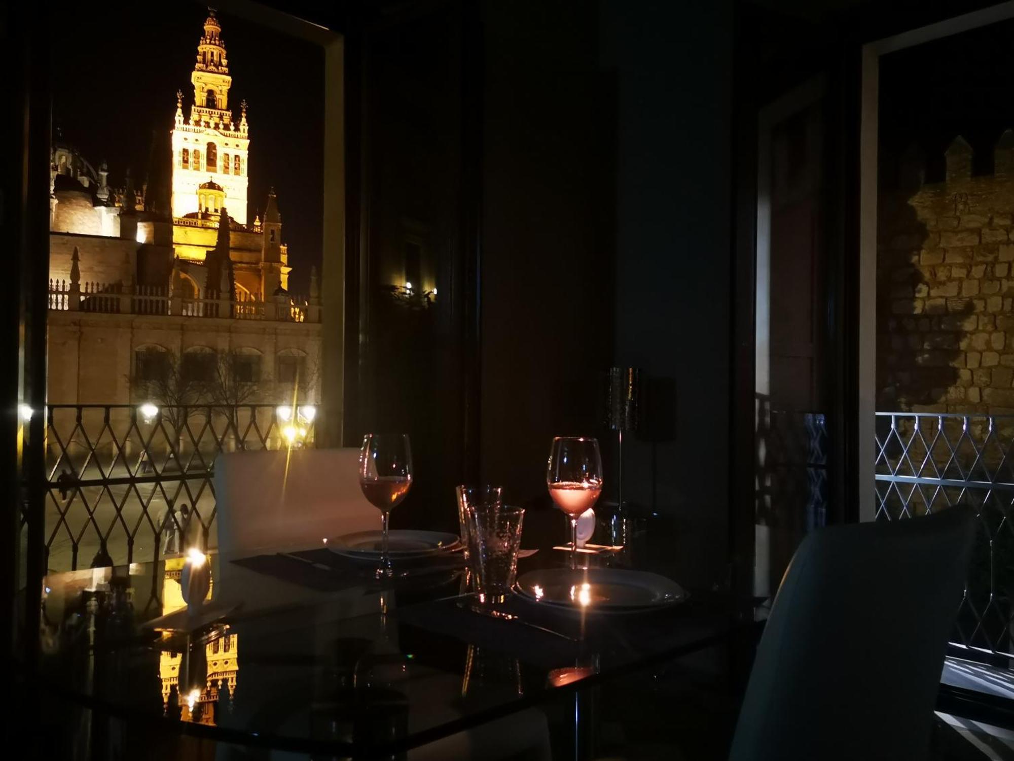 Luxury Apartment With Views To Alcazar, Cathedral And Giralda. Sevilla Exterior foto