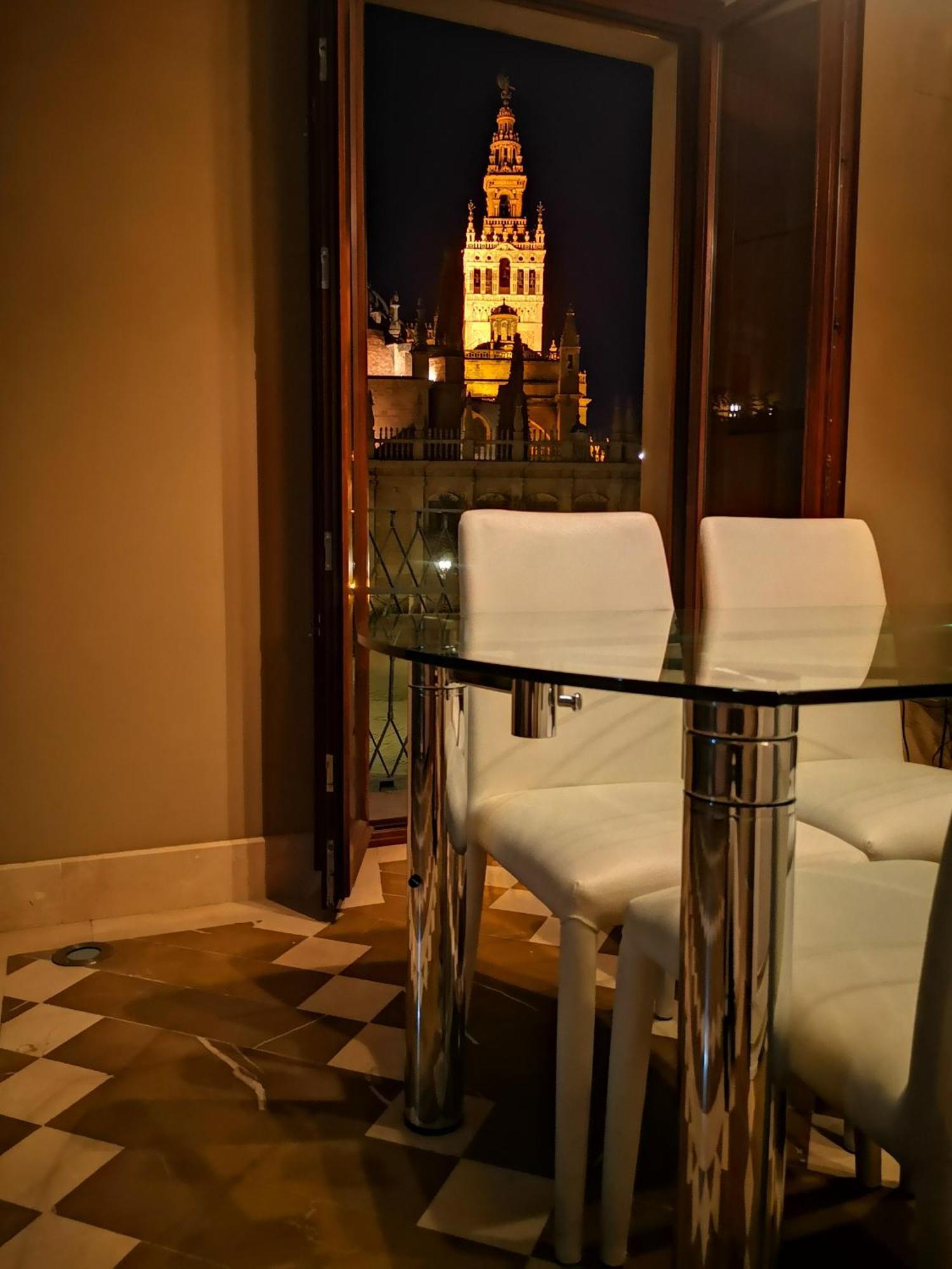 Luxury Apartment With Views To Alcazar, Cathedral And Giralda. Sevilla Exterior foto