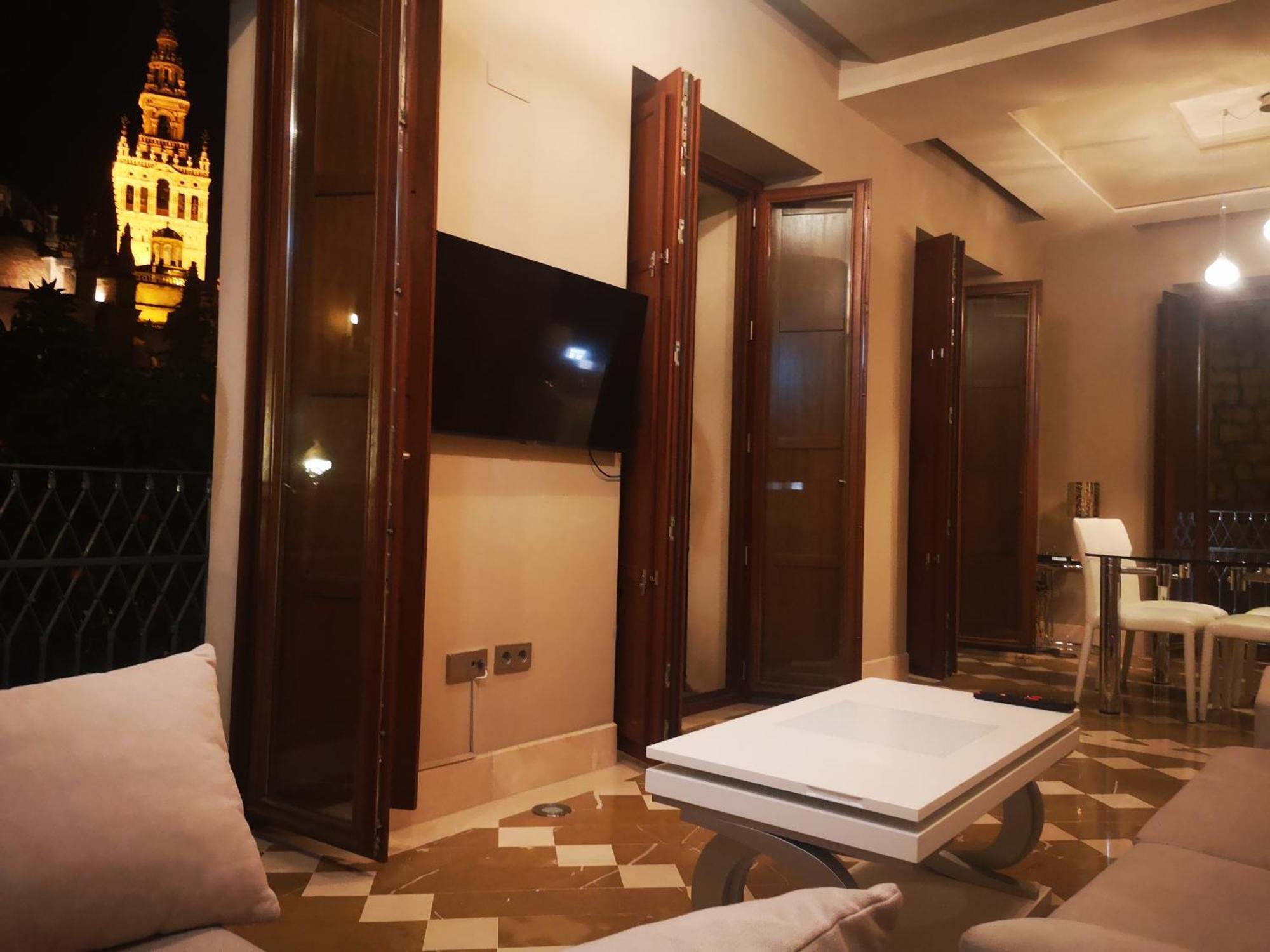 Luxury Apartment With Views To Alcazar, Cathedral And Giralda. Sevilla Exterior foto