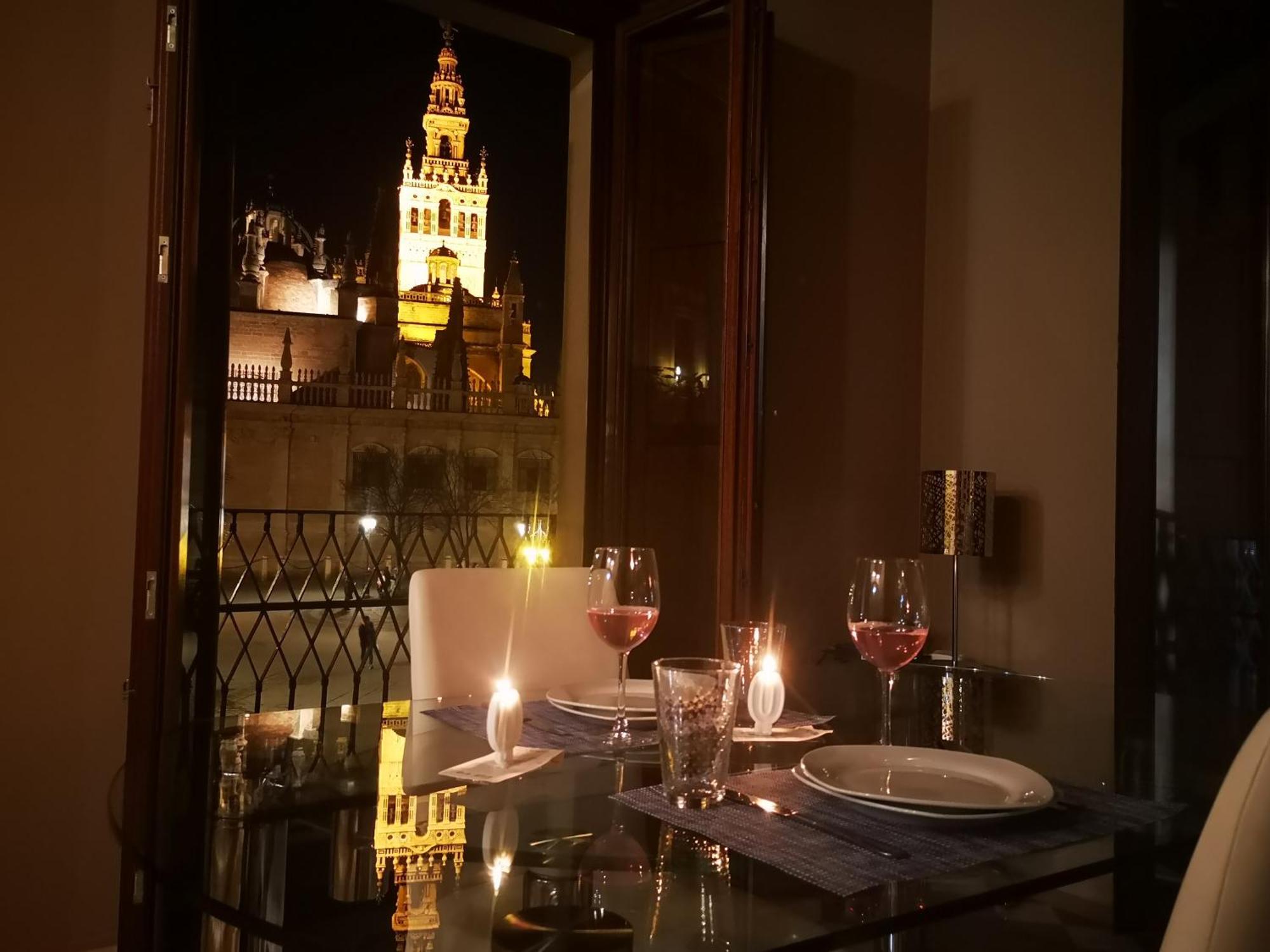 Luxury Apartment With Views To Alcazar, Cathedral And Giralda. Sevilla Exterior foto